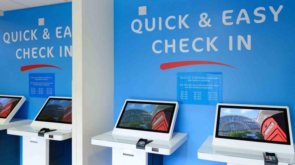 Indoor Self Service Hotel Check in Passport Scanner Kiosks with RFID Card Dispenser